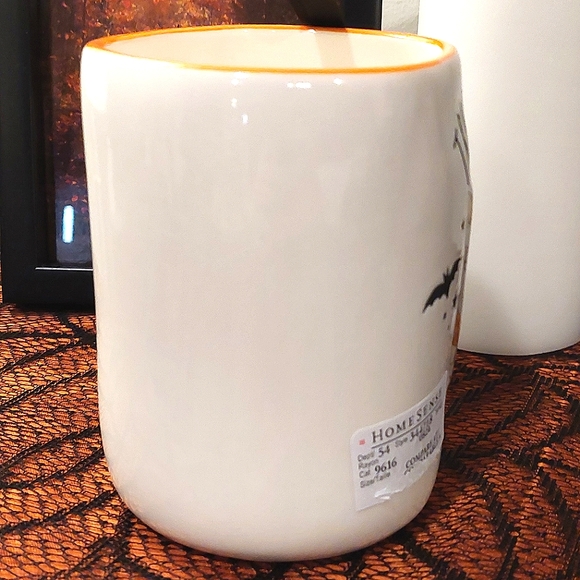 🐈🎃 Rae Dunn "TRICK OR TREAT" Adorable Mummy Cat & Bats Glossy Finish Mug NWT - Picture 3 of 8